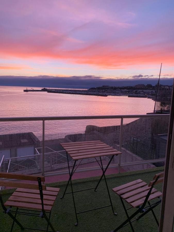 Un Balcon Sur La Mer, Acces Direct A La Plage Гранвил Екстериор снимка
